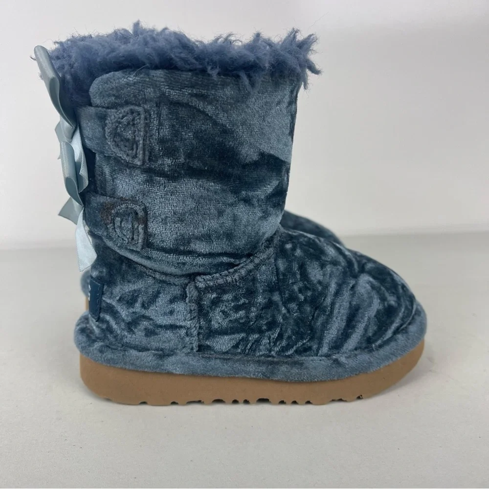 UGG Bailey Bow Boots Blue Crushed Velvet Little Girls Size 7 Toddler Fur Boots